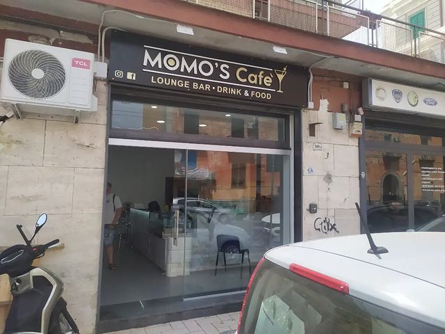 Momo's Caf